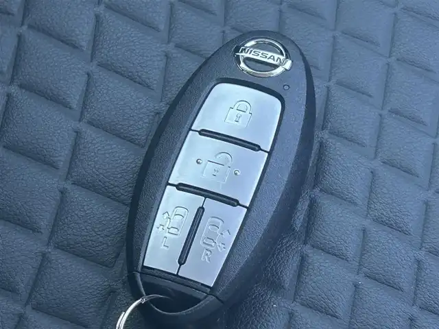 日産 セレナ ハイウェイスター V 岡山県 2020(令2)年 3.3万km マルーンレッド 2トーン 登録時走行距離32.243km/純正10インチSDナビ/(AM/FM/TV/Bluetooth)/エマージェンシーブレーキ/セーフティパックB/・プロパイロット/・車線逸脱防止支援システム/・電動パーキングブレーキ/・オートブレーキホールド/フリップダウンモニター/両側パワースライドドア/アラウンドビューモニター/ブラインドスポットモニター/ETC/前後ドライブレコーダー/シートヒーター(D+N席)/ステアリングヒーター/アイドリングストップ/16インチ純正AW/プッシュスタート/スマートキー