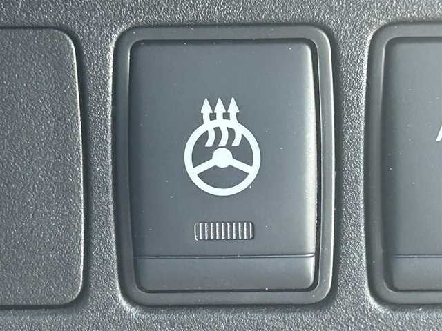 日産 セレナ ハイウェイスター V 岡山県 2020(令2)年 3.3万km マルーンレッド 2トーン 登録時走行距離32243km/純正10インチSDナビ/(AM/FM/TV/Bluetooth)/エマージェンシーブレーキ/セーフティパックB/・プロパイロット/・車線逸脱防止支援システム/・電動パーキングブレーキ/・オートブレーキホールド/フリップダウンモニター/両側パワースライドドア/アラウンドビューモニター/ブラインドスポットモニター/ETC/前後ドライブレコーダー/シートヒーター(D+N席)/ステアリングヒーター/アイドリングストップ/16インチ純正AW/プッシュスタート/スマートキー