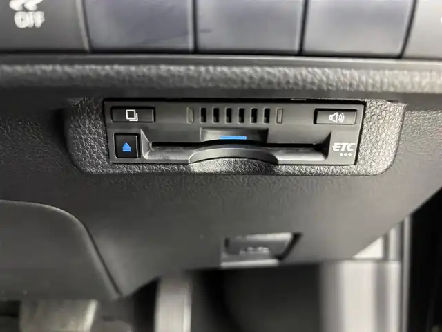 トヨタ カローラツーリング ハイブリッド ダブルバイビー 埼玉県 2021(令3)年 2.9万km スパークリングブラックパールクリスタルシャイン トヨタセーフティセンス/純正メモリナビ/レーダークルーズコントロール/バックカメラ/ビルトインETC/純正１７インチAW/プッシュスタート/スマートキー/スペアキー