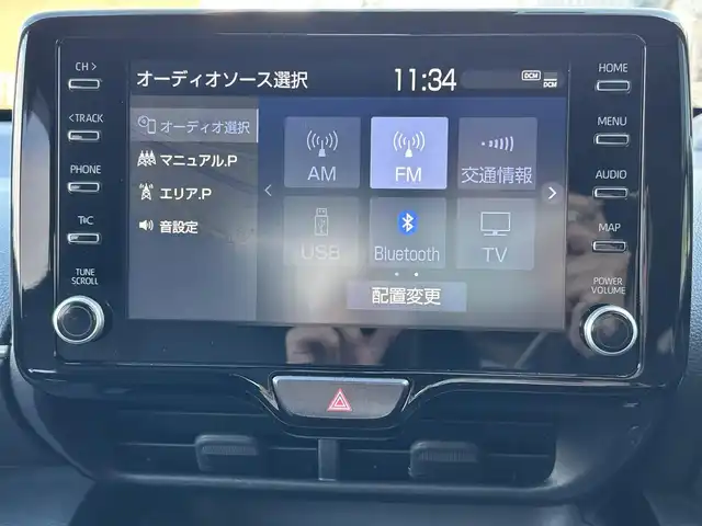 トヨタ ヤリスクロス ハイブリッド Z 島根県 2023(令5)年 1.7万km プラチナホワイトパールマイカ 登録時走行距離　16129km/取扱説明書/保証書/純正ナビ(Bluetooth/AM/FM)/フルセグテレビ/バックカメラ（フロント・サイド・バック）/ヘッドアップディスプレイ/パワーシート（D席）/シートヒーター（DN席）/ステアリングヒーター/ハンズフリーパワーバックドア/オートマチックハイビーム/レーントレーシングアシスト/プリクラッシュセーフティシステム/ブラインドスポットモニター/リヤクロストラフィックアラート/パーキングサポートブレーキ/ロードサインアシスト/ETC/純正アルミ１８インチ