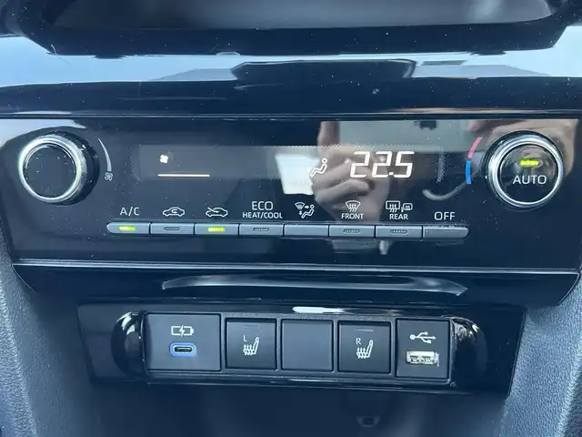 トヨタ ヤリスクロス ハイブリッド Z 島根県 2023(令5)年 1.7万km プラチナホワイトパールマイカ 登録時走行距離　16129km/取扱説明書/保証書/純正ナビ(Bluetooth/AM/FM)/フルセグテレビ/バックカメラ（フロント・サイド・バック）/ヘッドアップディスプレイ/パワーシート（D席）/シートヒーター（DN席）/ステアリングヒーター/ハンズフリーパワーバックドア/オートマチックハイビーム/レーントレーシングアシスト/プリクラッシュセーフティシステム/ブラインドスポットモニター/リヤクロストラフィックアラート/パーキングサポートブレーキ/ロードサインアシスト/ETC/純正アルミ１８インチ