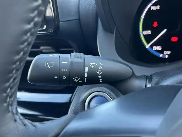 トヨタ ヤリスクロス ハイブリッド Z 島根県 2023(令5)年 1.7万km プラチナホワイトパールマイカ 登録時走行距離　16129km/取扱説明書/保証書/純正ナビ(Bluetooth/AM/FM)/フルセグテレビ/バックカメラ（フロント・サイド・バック）/ヘッドアップディスプレイ/パワーシート（D席）/シートヒーター（DN席）/ステアリングヒーター/ハンズフリーパワーバックドア/オートマチックハイビーム/レーントレーシングアシスト/プリクラッシュセーフティシステム/ブラインドスポットモニター/リヤクロストラフィックアラート/パーキングサポートブレーキ/ロードサインアシスト/ETC/純正アルミ１８インチ