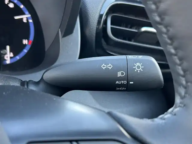 トヨタ ヤリスクロス ハイブリッド Z 島根県 2023(令5)年 1.7万km プラチナホワイトパールマイカ 登録時走行距離　16129km/取扱説明書/保証書/純正ナビ(Bluetooth/AM/FM)/フルセグテレビ/バックカメラ（フロント・サイド・バック）/ヘッドアップディスプレイ/パワーシート（D席）/シートヒーター（DN席）/ステアリングヒーター/ハンズフリーパワーバックドア/オートマチックハイビーム/レーントレーシングアシスト/プリクラッシュセーフティシステム/ブラインドスポットモニター/リヤクロストラフィックアラート/パーキングサポートブレーキ/ロードサインアシスト/ETC/純正アルミ１８インチ