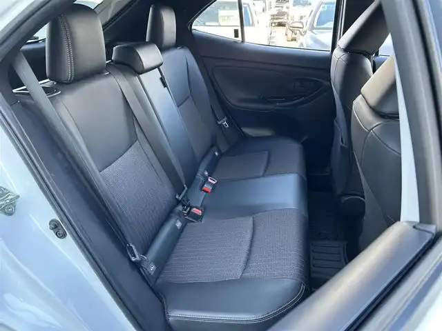 トヨタ ヤリスクロス ハイブリッド Z 島根県 2023(令5)年 1.7万km プラチナホワイトパールマイカ 登録時走行距離　16129km/取扱説明書/保証書/純正ナビ(Bluetooth/AM/FM)/フルセグテレビ/バックカメラ（フロント・サイド・バック）/ヘッドアップディスプレイ/パワーシート（D席）/シートヒーター（DN席）/ステアリングヒーター/ハンズフリーパワーバックドア/オートマチックハイビーム/レーントレーシングアシスト/プリクラッシュセーフティシステム/ブラインドスポットモニター/リヤクロストラフィックアラート/パーキングサポートブレーキ/ロードサインアシスト/ETC/純正アルミ１８インチ