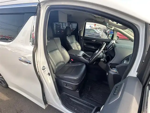 トヨタ アルファード S Cパッケージ 宮城県 2020(令2)年 5.9万km ホワイトパールクリスタルシャイン デジタルインナーミラー/ブラインドスポットモニター/リアクロストラフィックオートブレーキ/AC100V/1500Wコンセント/応急用タイヤ/＝＝＝/セーフティセンス/・プリクラッシュセーフティ/・レーントレーシングアシスト/・アダプティブハイビームシステム/・レーダークルーズコントロール（全車速追従機能付）/・ロードサインアシスト/インテリジェントクリアランスソナー/純正フリップダウンモニター/9インチディスプレイオーディオ/・ナビ機能/・CD/DVDデッキ/・フルセグTV/・Bluetooth/バックカメラ/ビルトインETC2.0/ドライブレコーダー/両側パワースライドドア/パワーバックドア/合皮シート/シートヒーター／ベンチレーション/パワーシート（運転席メモリー機能付）/ウッドコンビステアリング/ステアリングヒーター/電動パーキングブレーキ/ブレーキホールド/3眼LEDヘッドライト/フォグランプ/オートライト/スマートキー＆プッシュスタート/純正18インチAW/純正フロアマット/純正ドアバイザー