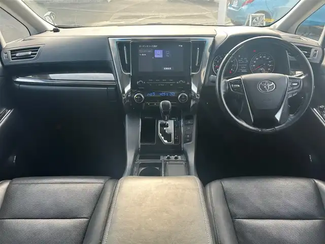 トヨタ アルファード S Cパッケージ 宮城県 2020(令2)年 5.9万km ホワイトパールクリスタルシャイン デジタルインナーミラー/ブラインドスポットモニター/リアクロストラフィックオートブレーキ/AC100V/1500Wコンセント/応急用タイヤ/＝＝＝/セーフティセンス/・プリクラッシュセーフティ/・レーントレーシングアシスト/・アダプティブハイビームシステム/・レーダークルーズコントロール（全車速追従機能付）/・ロードサインアシスト/インテリジェントクリアランスソナー/純正フリップダウンモニター/9インチディスプレイオーディオ/・ナビ機能/・CD/DVDデッキ/・フルセグTV/・Bluetooth/バックカメラ/ビルトインETC2.0/ドライブレコーダー/両側パワースライドドア/パワーバックドア/合皮シート/シートヒーター／ベンチレーション/パワーシート（運転席メモリー機能付）/ウッドコンビステアリング/ステアリングヒーター/電動パーキングブレーキ/ブレーキホールド/3眼LEDヘッドライト/フォグランプ/オートライト/スマートキー＆プッシュスタート/純正18インチAW/純正フロアマット/純正ドアバイザー