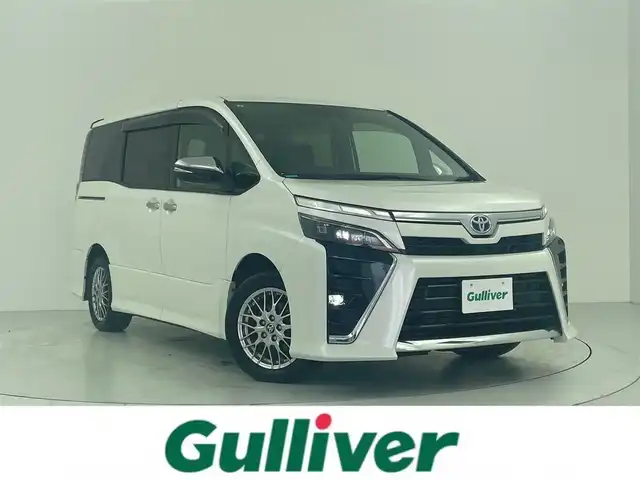 トヨタ ヴォクシー ハイブリッド ZS 煌Ⅲ 大阪府 2021(令3)年 5万km ホワイトパールクリスタルシャイン トヨタセーフティーセンス/　・プリクラッシュセーフティ/　・レーントレーシングアシスト[LTA]/　・レーダークルーズコントロール（全車速追従機能付）/　・アダプティブハイビームシステム［AHS］/　・オートマチックハイビーム[AHB]/　・ロードサインアシスト[RSA]/純正ナビ（Bluetooth/CD）/フルセグTV/バックカメラ/両側パワースライドドア/LEDヘッドライト/フォグランプ/ハーフレザーシート/シートヒーター/純正16インチアルミホイール/コーナーセンサー/USB充電/スマートキー