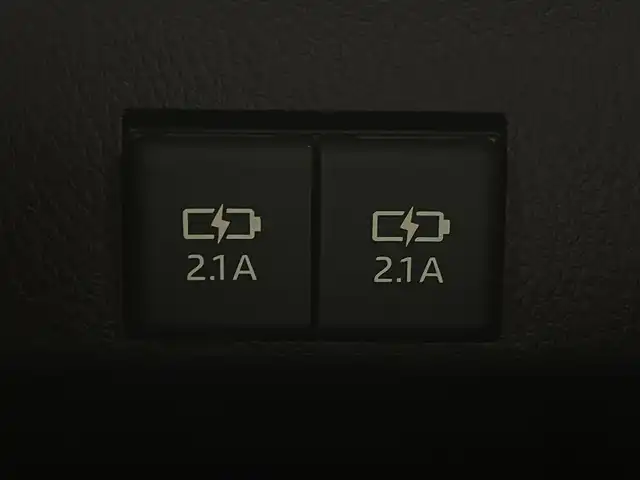 トヨタ ヴォクシー ハイブリッド ZS 煌Ⅲ 大阪府 2021(令3)年 5万km ホワイトパールクリスタルシャイン トヨタセーフティーセンス/　・プリクラッシュセーフティ/　・レーントレーシングアシスト[LTA]/　・レーダークルーズコントロール（全車速追従機能付）/　・アダプティブハイビームシステム［AHS］/　・オートマチックハイビーム[AHB]/　・ロードサインアシスト[RSA]/純正ナビ（Bluetooth/CD）/フルセグTV/バックカメラ/両側パワースライドドア/LEDヘッドライト/フォグランプ/ハーフレザーシート/シートヒーター/純正16インチアルミホイール/コーナーセンサー/USB充電/スマートキー