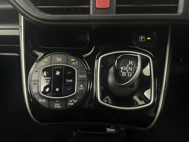 トヨタ ヴォクシー ハイブリッド ZS 煌Ⅲ 大阪府 2021(令3)年 5万km ホワイトパールクリスタルシャイン トヨタセーフティーセンス/　・プリクラッシュセーフティ/　・レーントレーシングアシスト[LTA]/　・レーダークルーズコントロール（全車速追従機能付）/　・アダプティブハイビームシステム［AHS］/　・オートマチックハイビーム[AHB]/　・ロードサインアシスト[RSA]/純正ナビ（Bluetooth/CD）/フルセグTV/バックカメラ/両側パワースライドドア/LEDヘッドライト/フォグランプ/ハーフレザーシート/シートヒーター/純正16インチアルミホイール/コーナーセンサー/USB充電/スマートキー