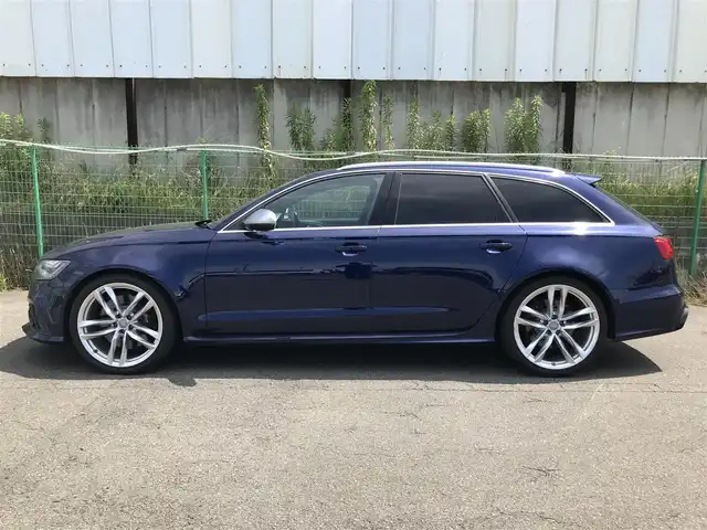 アウディ ＲＳ６ アバント 群馬県 2014(平26)年 8.5万km エストリアルブルークリスタルエフェクト 4WD/純正ナビ(Bluetooth/AM/FM)/パワーテールゲート/ビルトインETC/ドライブレコーダー/クルーズコントロール/横滑り防止装置/IC付ツインターボ/LEDヘッドランプ/オートライト/デュアルオートエアコン/本革巻きステアリング/ステアリングスイッチ/バルコナレザーシート/全席シートヒーター/前席パワーシート/運転席メモリー機能/純正21インチアルミホイール/アドバンストキーシステム/ユピテルGPS&レーダー探知機/禁煙車