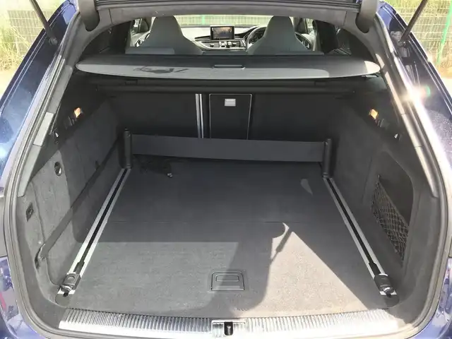 アウディ ＲＳ６ アバント 群馬県 2014(平26)年 8.5万km エストリアルブルークリスタルエフェクト 4WD/純正ナビ(Bluetooth/AM/FM)/パワーテールゲート/ビルトインETC/ドライブレコーダー/クルーズコントロール/横滑り防止装置/IC付ツインターボ/LEDヘッドランプ/オートライト/デュアルオートエアコン/本革巻きステアリング/ステアリングスイッチ/バルコナレザーシート/全席シートヒーター/前席パワーシート/運転席メモリー機能/純正21インチアルミホイール/アドバンストキーシステム/ユピテルGPS&レーダー探知機/禁煙車