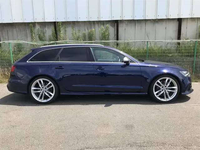 アウディ ＲＳ６ アバント 群馬県 2014(平26)年 8.5万km エストリアルブルークリスタルエフェクト 4WD/純正ナビ(Bluetooth/AM/FM)/パワーテールゲート/ビルトインETC/ドライブレコーダー/クルーズコントロール/横滑り防止装置/IC付ツインターボ/LEDヘッドランプ/オートライト/デュアルオートエアコン/本革巻きステアリング/ステアリングスイッチ/バルコナレザーシート/全席シートヒーター/前席パワーシート/運転席メモリー機能/純正21インチアルミホイール/アドバンストキーシステム/ユピテルGPS&レーダー探知機/禁煙車