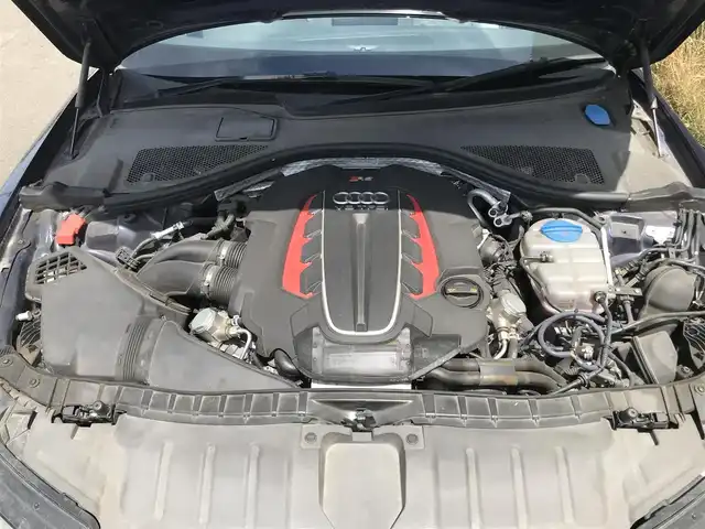 アウディ ＲＳ６ アバント 群馬県 2014(平26)年 8.5万km エストリアルブルークリスタルエフェクト 4WD/純正ナビ(Bluetooth/AM/FM)/パワーテールゲート/ビルトインETC/ドライブレコーダー/クルーズコントロール/横滑り防止装置/IC付ツインターボ/LEDヘッドランプ/オートライト/デュアルオートエアコン/本革巻きステアリング/ステアリングスイッチ/バルコナレザーシート/全席シートヒーター/前席パワーシート/運転席メモリー機能/純正21インチアルミホイール/アドバンストキーシステム/ユピテルGPS&レーダー探知機/禁煙車