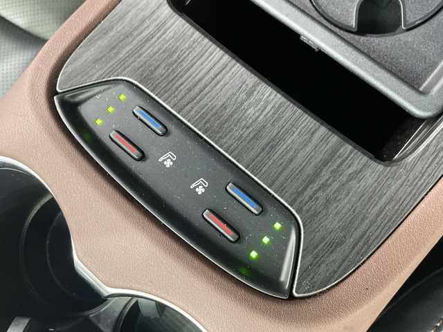トヨタ ハリアー ハイブリッド Z レザーパッケージ 栃木県 2024(令6)年 0.8万km プレシャスブラックパール 純正メモリナビ/（Bluetooth/フルセグTV/USB）/全方位カメラ/JBL/コーナーセンサー/ビルトインETC/前方ドライブレコーダー/パワーバックドア/ハーフレザーシート/パワーシート/シートヒーター/シートエアコン/メモリーシート/禁煙車/オートライト/LEDヘッドライト/横滑り防止装置/スマートキー/プッシュスタート/ステアリングスイッチ/革巻きステアリング/ウィンカーミラー/純正19インチアルミホイール/純正フロアマット