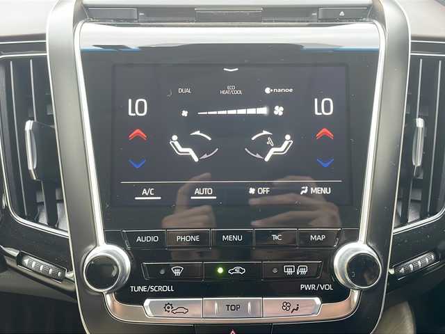 トヨタ クラウン ハイブリッド S Cパッケージ 茨城県 2018(平30)年 5万km ダークブルーマイカ プリクラッシュセーフティ/パーキングブレーキサポート/ふらつき検知/リアクロストラフィックアラート/クリアランスソナー/リアカメラ検知/先行車発進告知/センタートーレス制御/純正SDナビ/　　BT/CD/DVD/フルセグ/パノラミックビューモニター/パドルシフト/レーダークルーズコントロール/パワーシート/シートヒーター/ハンドルヒーター/純正17インチアルミホイール/LEDオートライト/オートマティックハイビーム/コーナーセンサー/ドライブレコーダー/スマートキー/ETC2.0