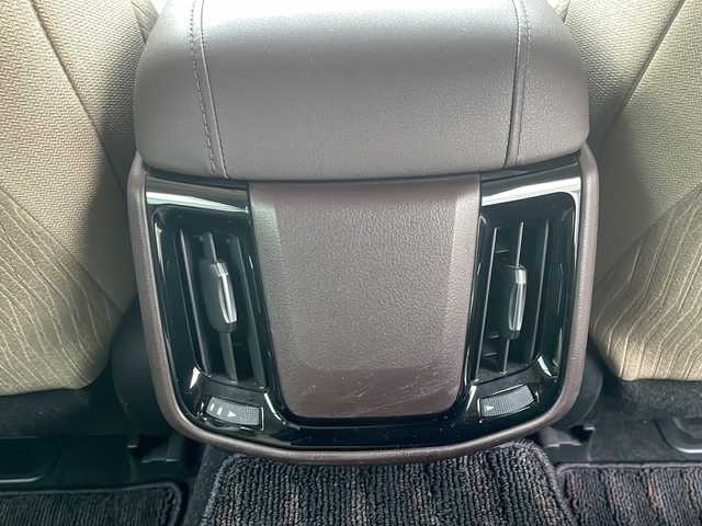 トヨタ クラウン ハイブリッド S Cパッケージ 茨城県 2018(平30)年 5万km ダークブルーマイカ プリクラッシュセーフティ/パーキングブレーキサポート/ふらつき検知/リアクロストラフィックアラート/クリアランスソナー/リアカメラ検知/先行車発進告知/センタートーレス制御/純正SDナビ/　　BT/CD/DVD/フルセグ/パノラミックビューモニター/パドルシフト/レーダークルーズコントロール/パワーシート/シートヒーター/ハンドルヒーター/純正17インチアルミホイール/LEDオートライト/オートマティックハイビーム/コーナーセンサー/ドライブレコーダー/スマートキー/ETC2.0