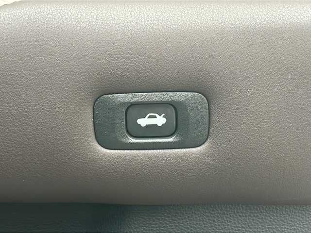 トヨタ クラウン ハイブリッド S Cパッケージ 茨城県 2018(平30)年 5万km ダークブルーマイカ プリクラッシュセーフティ/パーキングブレーキサポート/ふらつき検知/リアクロストラフィックアラート/クリアランスソナー/リアカメラ検知/先行車発進告知/センタートーレス制御/純正SDナビ/　　BT/CD/DVD/フルセグ/パノラミックビューモニター/パドルシフト/レーダークルーズコントロール/パワーシート/シートヒーター/ハンドルヒーター/純正17インチアルミホイール/LEDオートライト/オートマティックハイビーム/コーナーセンサー/ドライブレコーダー/スマートキー/ETC2.0