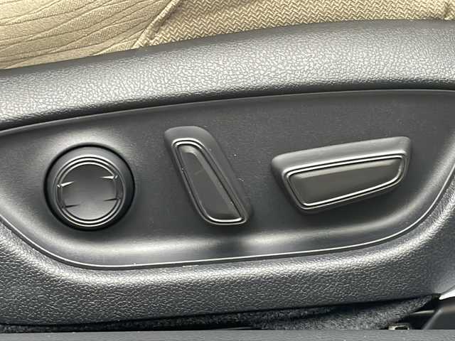 トヨタ クラウン ハイブリッド S Cパッケージ 茨城県 2018(平30)年 5万km ダークブルーマイカ プリクラッシュセーフティ/パーキングブレーキサポート/ふらつき検知/リアクロストラフィックアラート/クリアランスソナー/リアカメラ検知/先行車発進告知/センタートーレス制御/純正SDナビ/　　BT/CD/DVD/フルセグ/パノラミックビューモニター/パドルシフト/レーダークルーズコントロール/パワーシート/シートヒーター/ハンドルヒーター/純正17インチアルミホイール/LEDオートライト/オートマティックハイビーム/コーナーセンサー/ドライブレコーダー/スマートキー/ETC2.0