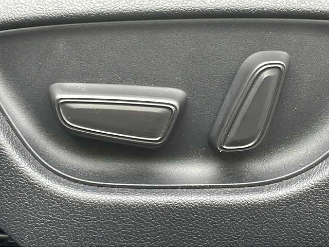 トヨタ クラウン ハイブリッド S Cパッケージ 茨城県 2018(平30)年 5万km ダークブルーマイカ プリクラッシュセーフティ/パーキングブレーキサポート/ふらつき検知/リアクロストラフィックアラート/クリアランスソナー/リアカメラ検知/先行車発進告知/センタートーレス制御/純正SDナビ/　　BT/CD/DVD/フルセグ/パノラミックビューモニター/パドルシフト/レーダークルーズコントロール/パワーシート/シートヒーター/ハンドルヒーター/純正17インチアルミホイール/LEDオートライト/オートマティックハイビーム/コーナーセンサー/ドライブレコーダー/スマートキー/ETC2.0