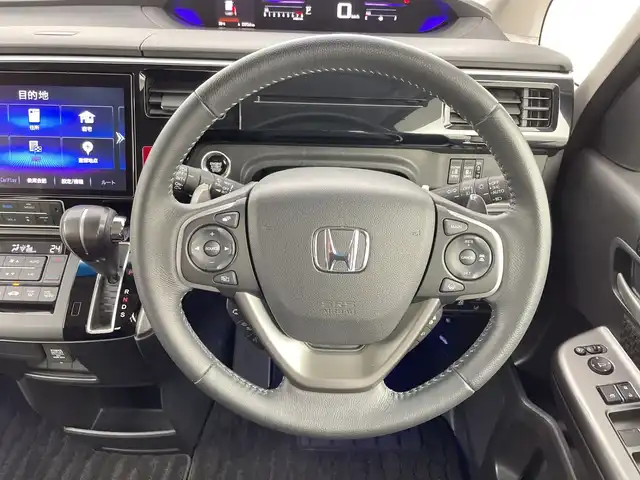 ホンダ ステップワゴン スパーダ ホンダセンシング 新潟県 2021(令3)年 3.3万km プレミアムスパークルブラックパール 4WD/ホンダセンシング/　・衝突被害軽減システム/　・アダプティブクルーズコントロール/　・路外逸脱抑制機能/　・誤発進抑制機能/わくわくゲート/純正9インチナビ/　（フルセグTV/BT/CD/DVD/USB/AM/FM//　AppleCarPlay）/バックカメラ/両側パワースライドドア/LEDオートライト/純正16インチアルミホイール/アイドリングストップ/USBポート/スマートキー/ETC2.0