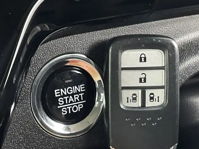 ホンダ ステップワゴン スパーダ ホンダセンシング 新潟県 2021(令3)年 3.3万km プレミアムスパークルブラックパール 4WD/ホンダセンシング/　・衝突被害軽減システム/　・アダプティブクルーズコントロール/　・路外逸脱抑制機能/　・誤発進抑制機能/わくわくゲート/純正9インチナビ/　（フルセグTV/BT/CD/DVD/USB/AM/FM//　AppleCarPlay）/バックカメラ/両側パワースライドドア/LEDオートライト/純正16インチアルミホイール/アイドリングストップ/USBポート/スマートキー/ETC2.0