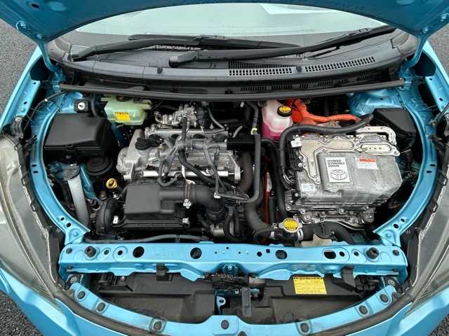 トヨタ アクア S 千葉県 2014(平26)年 5.6万km クールソーダメタリック 純正ナビ/ワンセグTV/Bluetooth/CD/バックカメラ/スタッドレスタイヤ/盗難防止装置/オートライト/ステアリングスイッチ/ウィンカーミラー/プッシュスタート/スマートキー/スペアキー1本/LEDヘッドライト/純正フロアマット