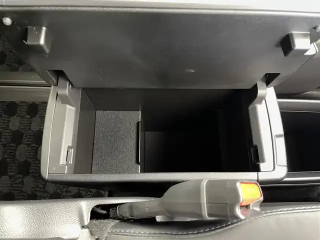 トヨタ ヴォクシー S－Z 福井県 2022(令4)年 2.4万km ホワイトパールクリスタルシャイン ４ＷＤ　/純正ナビ機能付きディスプレイオーディオプラス　/（ＦＭ／ＡＭ／ＢＴ／ＣＤ／ＤＶＤ／ＨＤＭＩ）　/純正１２．３型フリップダウンモニター/両側パワースライドドア/快適利便パッケージ/純正ＥＴＣ２．０/電動リアゲート/純正16インチアルミホイール/純正フロアマット/スペアキー/トヨタセーフティセンス