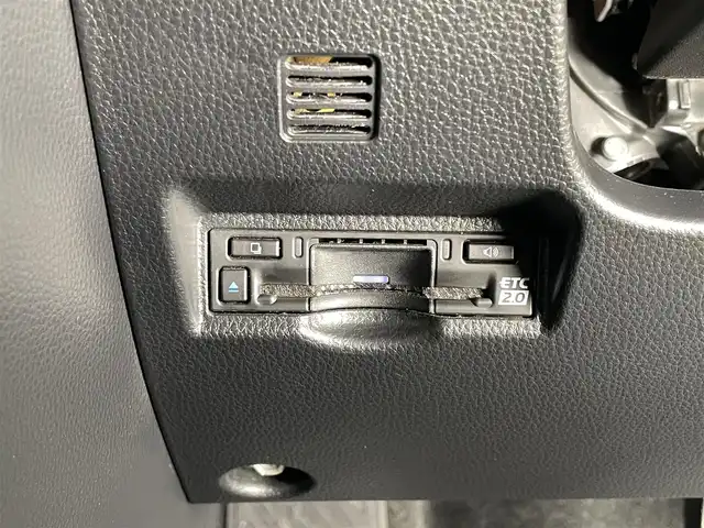 トヨタ ヴォクシー S－Z 福井県 2022(令4)年 2.4万km ホワイトパールクリスタルシャイン ４ＷＤ　/純正ナビ機能付きディスプレイオーディオプラス　/（ＦＭ／ＡＭ／ＢＴ／ＣＤ／ＤＶＤ／ＨＤＭＩ）　/純正１２．３型フリップダウンモニター/両側パワースライドドア/快適利便パッケージ/純正ＥＴＣ２．０/電動リアゲート/純正16インチアルミホイール/純正フロアマット/スペアキー/トヨタセーフティセンス