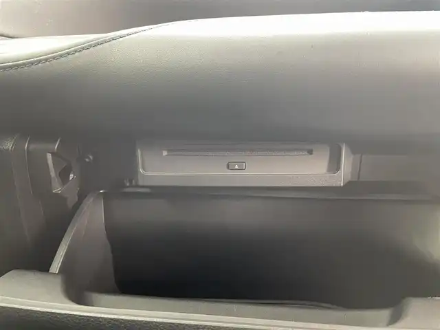 トヨタ ヴォクシー S－Z 福井県 2022(令4)年 2.4万km ホワイトパールクリスタルシャイン ４ＷＤ　/純正ナビ機能付きディスプレイオーディオプラス　/（ＦＭ／ＡＭ／ＢＴ／ＣＤ／ＤＶＤ／ＨＤＭＩ）　/純正１２．３型フリップダウンモニター/両側パワースライドドア/快適利便パッケージ/純正ＥＴＣ２．０/電動リアゲート/純正16インチアルミホイール/純正フロアマット/スペアキー/トヨタセーフティセンス