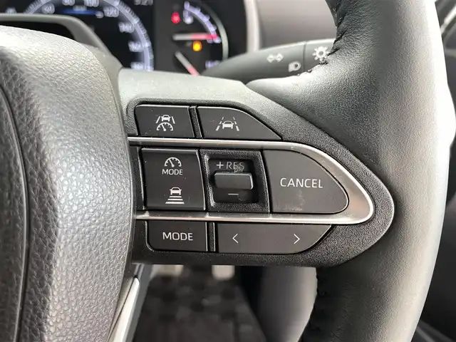 トヨタ ヴォクシー S－Z 福井県 2022(令4)年 2.4万km ホワイトパールクリスタルシャイン ４ＷＤ　/純正ナビ機能付きディスプレイオーディオプラス　/（ＦＭ／ＡＭ／ＢＴ／ＣＤ／ＤＶＤ／ＨＤＭＩ）　/純正１２．３型フリップダウンモニター/両側パワースライドドア/快適利便パッケージ/純正ＥＴＣ２．０/電動リアゲート/純正16インチアルミホイール/純正フロアマット/スペアキー/トヨタセーフティセンス