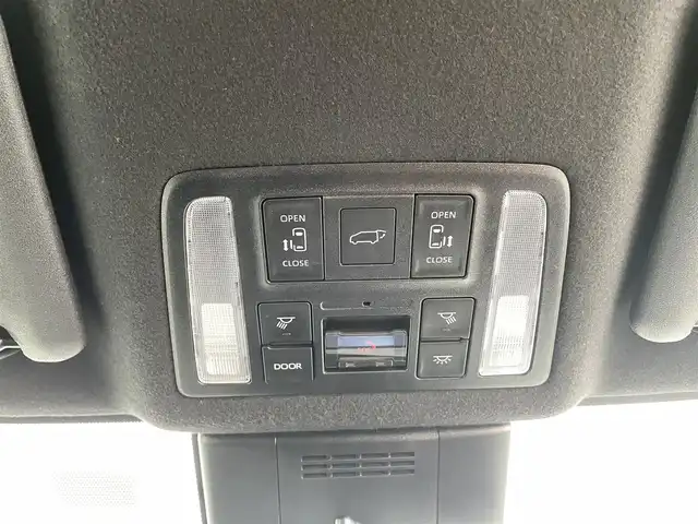 トヨタ ヴォクシー S－Z 福井県 2022(令4)年 2.4万km ホワイトパールクリスタルシャイン ４ＷＤ　/純正ナビ機能付きディスプレイオーディオプラス　/（ＦＭ／ＡＭ／ＢＴ／ＣＤ／ＤＶＤ／ＨＤＭＩ）　/純正１２．３型フリップダウンモニター/両側パワースライドドア/快適利便パッケージ/純正ＥＴＣ２．０/電動リアゲート/純正16インチアルミホイール/純正フロアマット/スペアキー/トヨタセーフティセンス