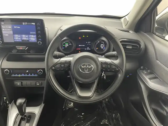 トヨタ ヤリスクロス ハイブリッド G 埼玉県 2022(令4)年 4.4万km ブラックマイカ/ベージュ 2トーン 純正ディスプレイオーディオ　レーダークルーズコントロール　オートホールド　バックカメラ　ビルトインＥＴＣ　純正フロアマット　純正ドアバイザー　ヘッドライトレベライザー　純正１６インチＡＷ　スペアキー