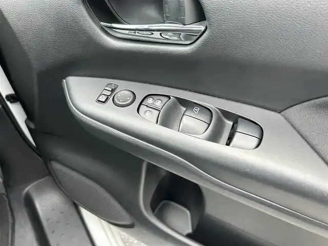 日産 セレナ ハイウェイスター V 愛媛県 2020(令2)年 2.6万km ブリリアントホワイトパール 純正10インチナビ/・Bluetooth/・CD/DVD/フルセグテレビ/アラウンドビューカメラ/ビルドインETC/両側パワースライドドア/インテリジェントルームミラー/ドライブレコーダー/プロパイロット/衝突軽減ブレーキ/レーンキープアシスト/道路標識・速度標識表示/オートライト/LEDヘッドライト/純正16インチAW/アイドリングストップ/ドアバイザー/プッシュスタート/取扱説明書