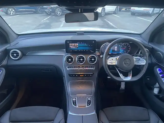 メルセデス・ベンツ ＧＬＣ３００ 4マチック クーペ AMGライン 福岡県 2020(令2)年 1.8万km ダイヤモンドホワイト ・サンルーフ/・アダプティブクルーズコントロール/・純正ナビ／ＢＴ／ＵＳＢ／ｃａｒｐｌａｙ/・全方位カメラ/・ハーフレザーシート／シートヒーター/・フルセグ/・ＥＴＣ/・純正２０ＡＷ/・保証書/・取扱説明書