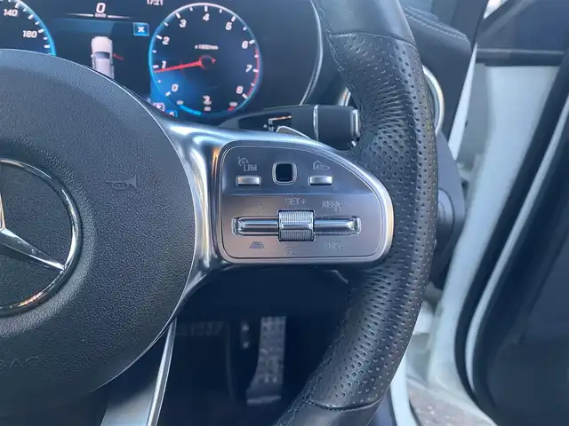 メルセデス・ベンツ ＧＬＣ３００ 4マチック クーペ AMGライン 福岡県 2020(令2)年 1.8万km ダイヤモンドホワイト ・サンルーフ/・アダプティブクルーズコントロール/・純正ナビ／ＢＴ／ＵＳＢ／ｃａｒｐｌａｙ/・全方位カメラ/・ハーフレザーシート／シートヒーター/・フルセグ/・ＥＴＣ/・純正２０ＡＷ/・保証書/・取扱説明書