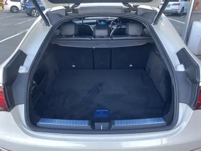 メルセデス・ベンツ ＧＬＣ３００ 4マチック クーペ AMGライン 福岡県 2020(令2)年 1.8万km ダイヤモンドホワイト ・サンルーフ/・アダプティブクルーズコントロール/・純正ナビ／ＢＴ／ＵＳＢ／ｃａｒｐｌａｙ/・全方位カメラ/・ハーフレザーシート／シートヒーター/・フルセグ/・ＥＴＣ/・純正２０ＡＷ/・保証書/・取扱説明書