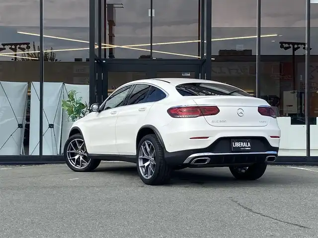 メルセデス・ベンツ ＧＬＣ３００ 4マチック クーペ AMGライン 福岡県 2020(令2)年 1.8万km ダイヤモンドホワイト ・サンルーフ/・アダプティブクルーズコントロール/・純正ナビ／ＢＴ／ＵＳＢ／ｃａｒｐｌａｙ/・全方位カメラ/・ハーフレザーシート／シートヒーター/・フルセグ/・ＥＴＣ/・純正２０ＡＷ/・保証書/・取扱説明書