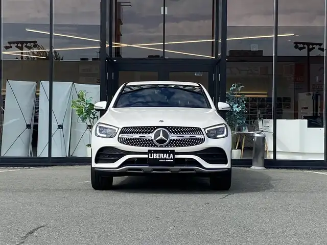 メルセデス・ベンツ ＧＬＣ３００ 4マチック クーペ AMGライン 福岡県 2020(令2)年 1.8万km ダイヤモンドホワイト ・サンルーフ/・アダプティブクルーズコントロール/・純正ナビ／ＢＴ／ＵＳＢ／ｃａｒｐｌａｙ/・全方位カメラ/・ハーフレザーシート／シートヒーター/・フルセグ/・ＥＴＣ/・純正２０ＡＷ/・保証書/・取扱説明書