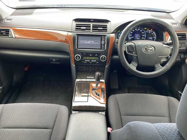 トヨタ カムリ ハイブリット Gパッケージ 沖縄県 2013(平25)年 4.9万km アティチュードブラックマイカ 純正ＳＤナビ　NSZT-W62G/(フルセグTV DVD　Bluetooth)/バックカメラ/ETC/ドライブレコーダー/クルーズコントロール/プッシュスタート/スマートキー/電動格納ウィンカーミラー/パワーシート/ＨＩＤヘッドライト/オートライト/ステアリングスイッチ/純正フロアマット/純正17インチアルミホイール