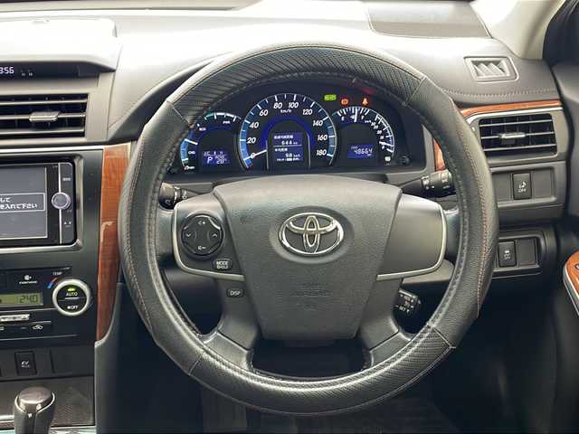 トヨタ カムリ ハイブリット Gパッケージ 沖縄県 2013(平25)年 4.9万km アティチュードブラックマイカ 純正ＳＤナビ　NSZT-W62G/(フルセグTV DVD　Bluetooth)/バックカメラ/ETC/ドライブレコーダー/クルーズコントロール/プッシュスタート/スマートキー/電動格納ウィンカーミラー/パワーシート/ＨＩＤヘッドライト/オートライト/ステアリングスイッチ/純正フロアマット/純正17インチアルミホイール