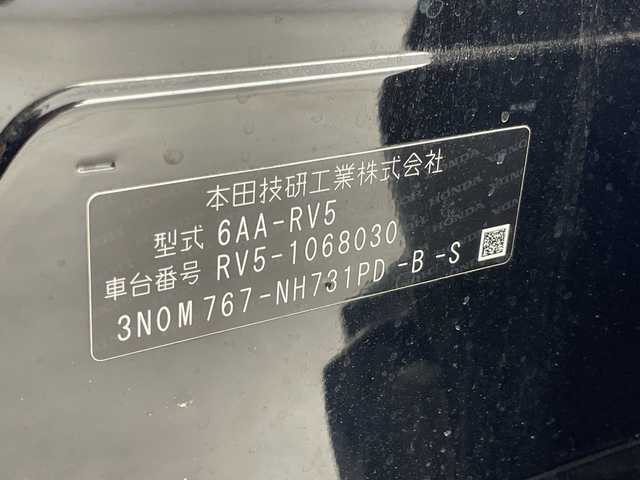 ホンダ ヴェゼル ハイブリッド e:HEV PLaY 千葉県 2022(令4)年 4.9万km 黒 ホンダセンシング/　衝突被害軽減システム/レーンキープアシスト/　レーダークルーズコントロール/コーナーセンサー（前後）/　ブラインドスポットモニター/先行車発進お知らせ/　オートハイビーム/LEDヘッドライト/サンルーフ/純正メモリナビ/　（Bluetooth/USB/フルセグTV）/全方位カメラ/純正ETC2.0/MTモード付AT/電動リアゲート/純正フロアマット/純正18インチアルミホイール