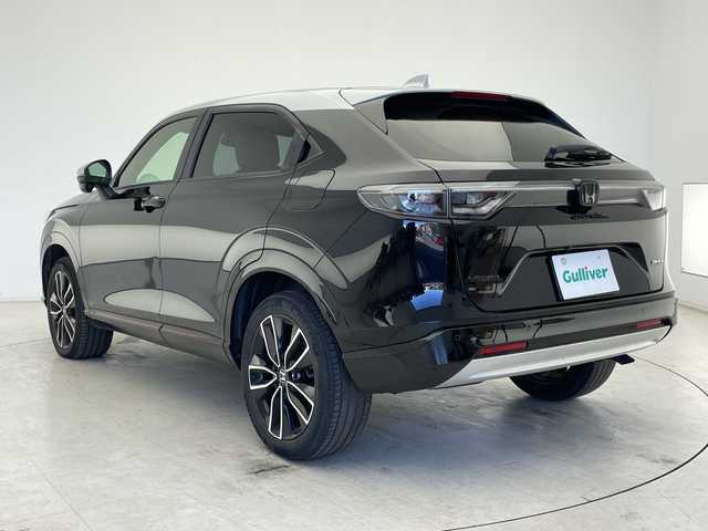 ホンダ ヴェゼル ハイブリッド e:HEV PLaY 千葉県 2022(令4)年 4.9万km 黒 ホンダセンシング/　衝突被害軽減システム/レーンキープアシスト/　レーダークルーズコントロール/コーナーセンサー（前後）/　ブラインドスポットモニター/先行車発進お知らせ/　オートハイビーム/LEDヘッドライト/サンルーフ/純正メモリナビ/　（Bluetooth/USB/フルセグTV）/全方位カメラ/純正ETC2.0/MTモード付AT/電動リアゲート/純正フロアマット/純正18インチアルミホイール