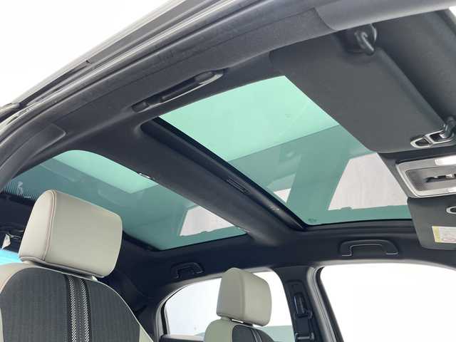 ホンダ ヴェゼル ハイブリッド e:HEV PLaY 千葉県 2022(令4)年 4.9万km 黒 ホンダセンシング/　衝突被害軽減システム/レーンキープアシスト/　レーダークルーズコントロール/コーナーセンサー（前後）/　ブラインドスポットモニター/先行車発進お知らせ/　オートハイビーム/LEDヘッドライト/サンルーフ/純正メモリナビ/　（Bluetooth/USB/フルセグTV）/全方位カメラ/純正ETC2.0/MTモード付AT/電動リアゲート/純正フロアマット/純正18インチアルミホイール