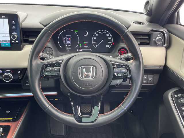 ホンダ ヴェゼル ハイブリッド e:HEV PLaY 千葉県 2022(令4)年 4.9万km 黒 ホンダセンシング/　衝突被害軽減システム/レーンキープアシスト/　レーダークルーズコントロール/コーナーセンサー（前後）/　ブラインドスポットモニター/先行車発進お知らせ/　オートハイビーム/LEDヘッドライト/サンルーフ/純正メモリナビ/　（Bluetooth/USB/フルセグTV）/全方位カメラ/純正ETC2.0/MTモード付AT/電動リアゲート/純正フロアマット/純正18インチアルミホイール