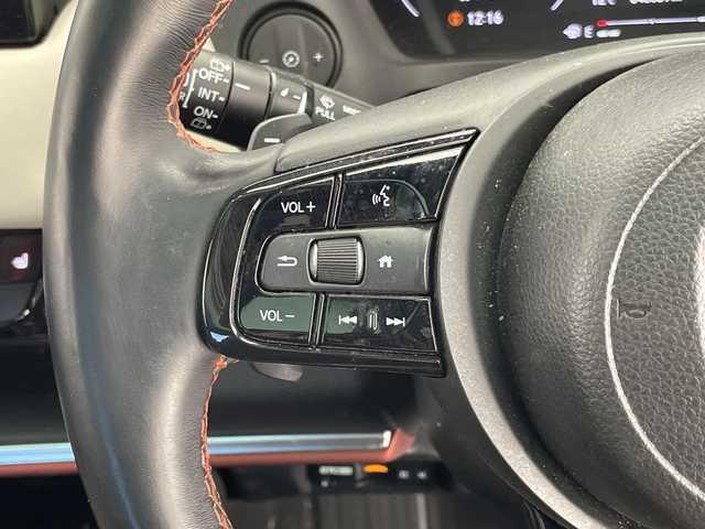 ホンダ ヴェゼル ハイブリッド e:HEV PLaY 千葉県 2022(令4)年 4.9万km 黒 ホンダセンシング/　衝突被害軽減システム/レーンキープアシスト/　レーダークルーズコントロール/コーナーセンサー（前後）/　ブラインドスポットモニター/先行車発進お知らせ/　オートハイビーム/LEDヘッドライト/サンルーフ/純正メモリナビ/　（Bluetooth/USB/フルセグTV）/全方位カメラ/純正ETC2.0/MTモード付AT/電動リアゲート/純正フロアマット/純正18インチアルミホイール