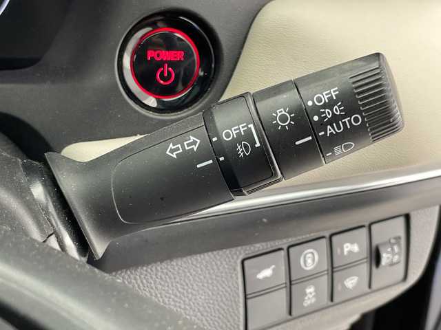 ホンダ ヴェゼル ハイブリッド e:HEV PLaY 千葉県 2022(令4)年 4.9万km 黒 ホンダセンシング/　衝突被害軽減システム/レーンキープアシスト/　レーダークルーズコントロール/コーナーセンサー（前後）/　ブラインドスポットモニター/先行車発進お知らせ/　オートハイビーム/LEDヘッドライト/サンルーフ/純正メモリナビ/　（Bluetooth/USB/フルセグTV）/全方位カメラ/純正ETC2.0/MTモード付AT/電動リアゲート/純正フロアマット/純正18インチアルミホイール