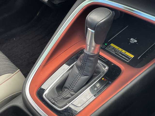 ホンダ ヴェゼル ハイブリッド e:HEV PLaY 千葉県 2022(令4)年 4.9万km 黒 ホンダセンシング/　衝突被害軽減システム/レーンキープアシスト/　レーダークルーズコントロール/コーナーセンサー（前後）/　ブラインドスポットモニター/先行車発進お知らせ/　オートハイビーム/LEDヘッドライト/サンルーフ/純正メモリナビ/　（Bluetooth/USB/フルセグTV）/全方位カメラ/純正ETC2.0/MTモード付AT/電動リアゲート/純正フロアマット/純正18インチアルミホイール