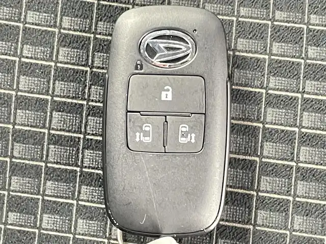 ダイハツ タント カスタム RS 千葉県 2019(令1)年 2.8万km レーザーブルークリスタルシャイン 禁煙車/スマートアシスト/・先行者発進お知らせ機能/・車線逸脱警報機能/・標識認識機能/・レーダークルーズコントロール/・コーナーセンサー/両側パワースライドドア/純正メモリナビ/・型式：NMZK‐W70D/・フルセグTV/CD/DVD/USB/Bluetooth/・バックモニター/ETC/LEDオートライト/ステアリングスイッチ/ハーフレザーシート/ミラクルオープンドア/スーパースライドシート/純正フロアマット/純正ドアバイザー/純正アルミホイール