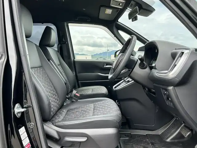 トヨタ ヴォクシー S－Z 愛媛県 2022(令4)年 2.5万km アティチュードブラックマイカ 純正コネクテッドナビ/Bluetooth/DVD/フルセグTV/USB/ドライブレコーダー前後/フリップダウンモニター/コーナーセンサー/フルモデリスタ/ビルトインETC2.0/LEDオートライト/オートマチックハイビーム/バックカメラ/両側パワースライドドア/ハーフレザーシート/シートヒーター/純正17AW/Wエアバック/カーテンエアバッグ/横滑り防止機能/レーンキープアシスト/ABS/スマートキー/スペアキー/プッシュスタート/パワーステアリング/パワーウィンドウ