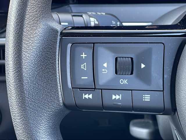 日産 ノート X 三重県 2021(令3)年 0.7万km オーロラフレアブルーパール 純正ナビ（AM/FM/TV）/全周囲モニター/フルセグTV/コーナーセンサー/前方ドライブレコーダー/ハンドル支援/デジタルインナーミラー/ビルトインETC2.0 /ワイヤレス充電器/ステアリングリモコン/スペアキー/レーダークルーズコントロール/USB・タイプC給電ポート/純正ホイールキャップ/電子パーキング/電動格納ミラー/禁煙車